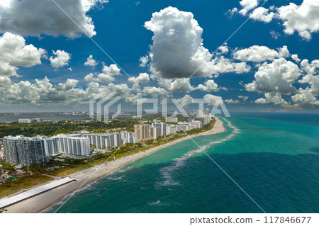Miami Beach is popular vacation spot in southern Florida. Sandy beach surface and tourist infrastructure Miami Beach is popular vacation spot in southern Florida. Sandy beach surface and tourist infrastructure 117846677
