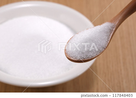 Spoonful of granulated sugar 117848403