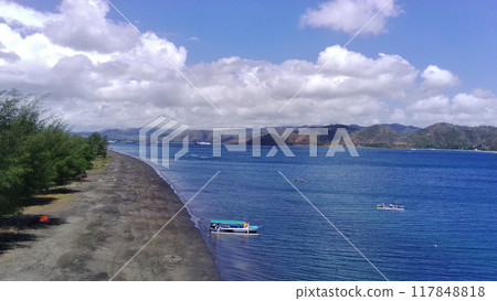 Aerial view of a peaceful Cemare beach in Lombok, Indonesia. 117848818