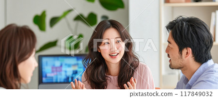 進行演示的女商人_3 進行演示的女商人_3 117849032