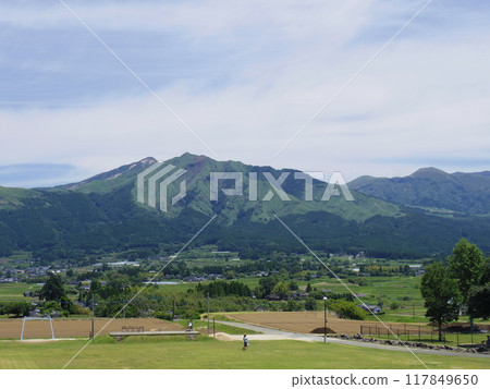 從熊本縣南阿蘇村眺望阿蘇五山 117849650