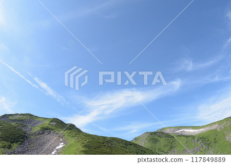清新的藍天和清新的青山 清新的藍天和清新的青山 117849889