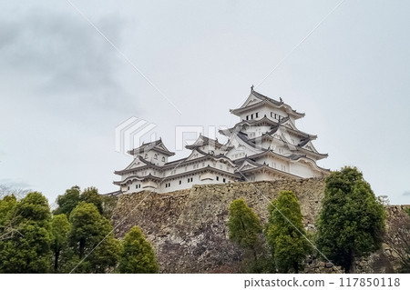 the himeji white castle is famous and beautiful in japan the himeji white castle is famous and beautiful in japan 117850118