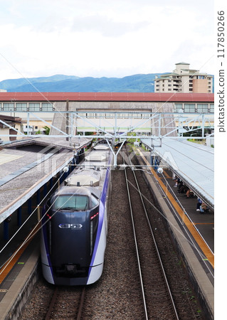 JR中央本線上詬訪站出發的特急「Azusa」號 117850266