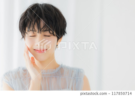 短髮美女圖片 117850714