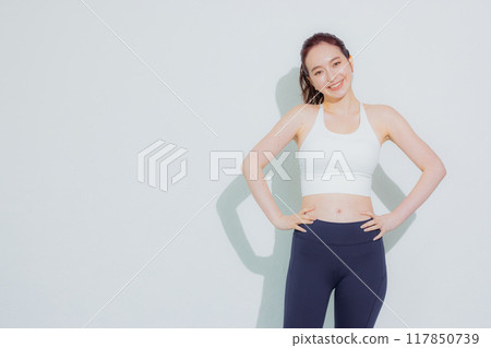 Women of sportswear 117850739