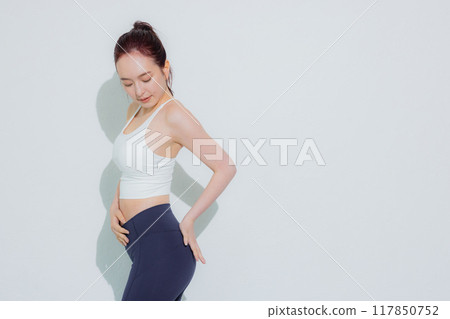 運動裝的女性 117850752