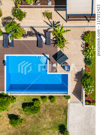 Top view of swimming pool and luxury villa 117851423