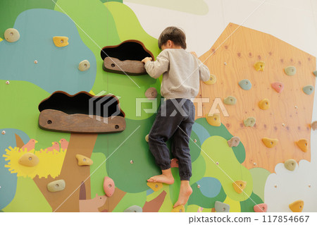 孩子們玩抱石 117854667