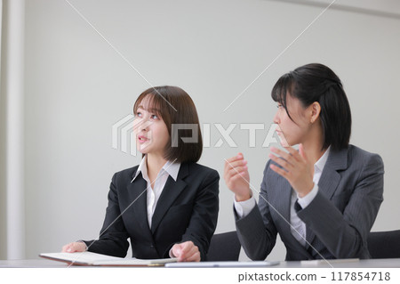 Businesswoman who remembered her concerns_1 Businesswoman who remembered her concerns_1 117854718
