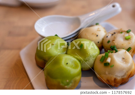 美味的烤小籠包 美味的烤小籠包 117857692