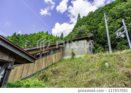 Chizu JR Nagi Station, stairs from the ticket gate to the platform, Chizu Town, Tottori Prefecture Chizu JR Nagi Station, stairs from the ticket gate to the platform, Chizu Town, Tottori Prefecture 117857891