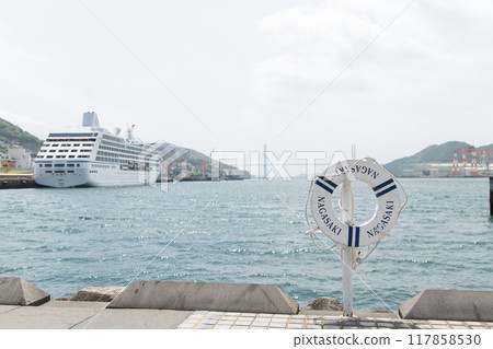 Luxury liner to be anchored at the port 117858530