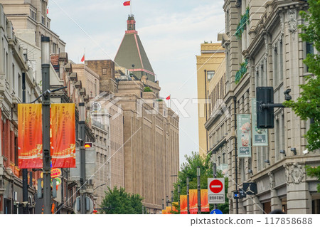 Nanjing East Road 117858688