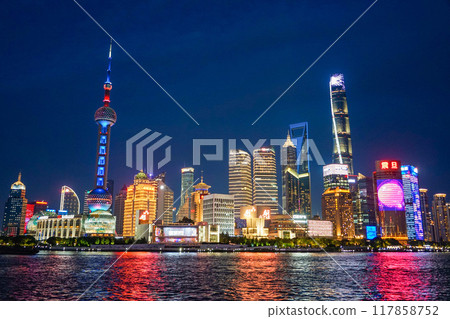 Night view of Shanghai 117858752