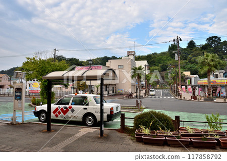 福島縣湯本站前等待顧客的計程車 117858792