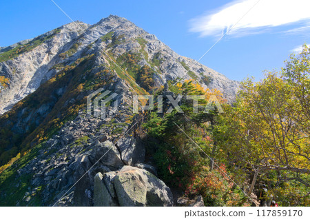 從六角石脊線看到的貝駒岳 117859170