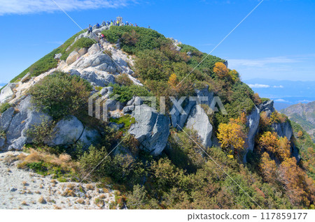 Autumn view of Mt. Kaikoma from the eastern peak of the Southern Alps 117859177