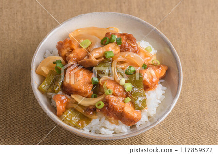 Sweet and sour chicken rice bowl 117859372