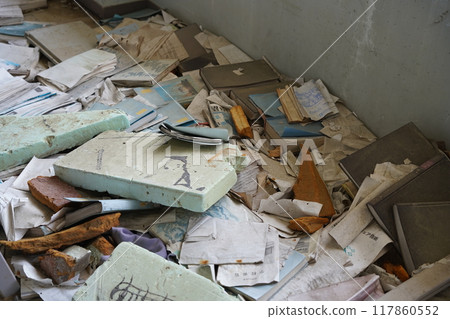 Kesennuma City Great East Japan Earthquake Remains (Scattered Textbooks) 117860552