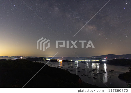 日本岡山縣瀨戶內海漂浮著美麗的星空 117860870