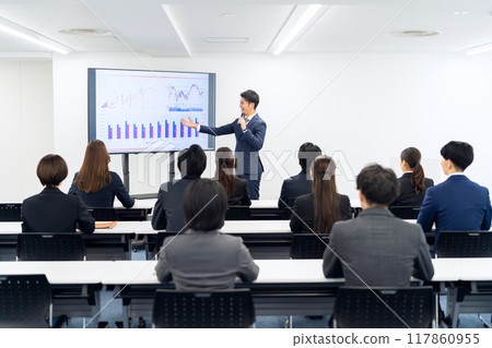 Business man receiving training 117860955