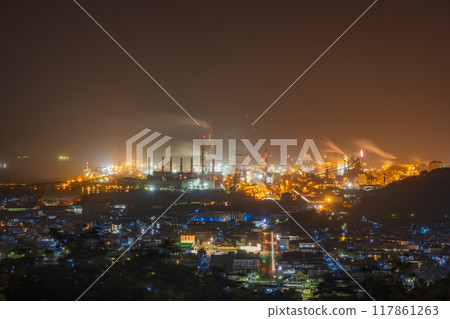日本岡山縣倉敷市水島綜合體的美麗工廠夜景 117861263