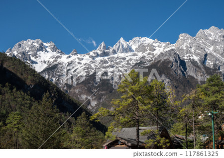 Beautiful view of Jade Dragon Snow Mountain (or Mt.Yulong) in Yulong Naxi Autonomous County, Lijiang, in Yunnan province, China. 117861325