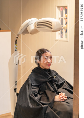 female, females, woman 117861540