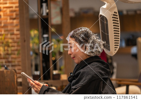 smartphone, sumaho, female 117861541