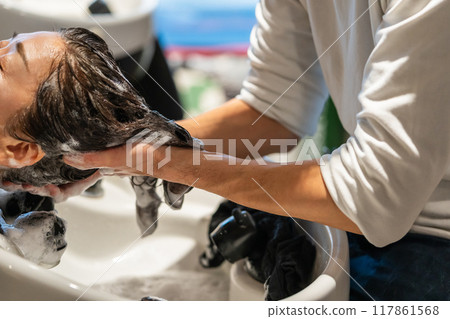 beautician, beauty artist, cosmetician 117861568