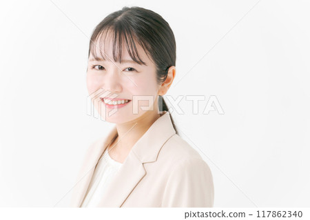 Portrait of a woman in her twenties in a suit 117862340