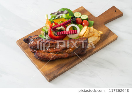 barbecue pork spare ribs with vegetables 117862648