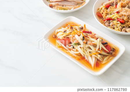 Som Tum - Spicy papaya salad 117862780