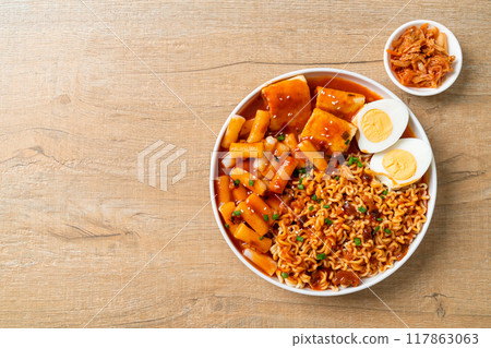 Korean instant noodles with Korean rice cake and fish cake and boiled egg Korean instant noodles with Korean rice cake and fish cake and boiled egg 117863063