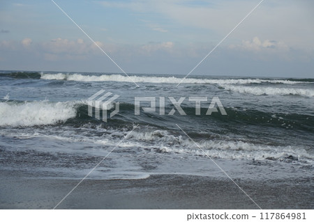 吊崎海岸的波浪 117864981