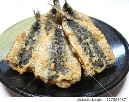 Delicious sardine tempura 117865087
