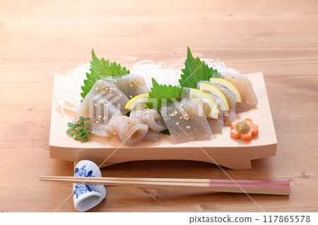 用普通魔芋製作的生魚片魔芋 用普通魔芋製作的生魚片魔芋 117865578