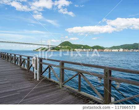 關門海峽沿岸的木甲板 關門海峽沿岸的木甲板 117866573