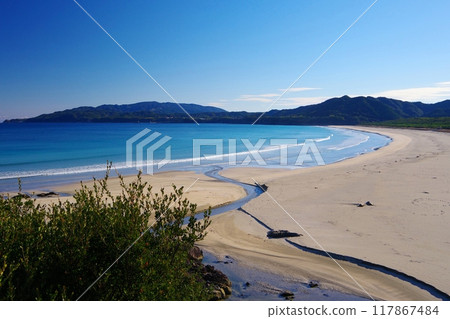 高知縣土佐清水市沖濱展望台的風景,白浪拍打著藍天 Ver.4 高知縣土佐清水市沖濱展望台的風景,白浪拍打著藍天 Ver.4 117867484