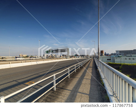 The Kinki Expressway and Osaka Central Circular Route crossing the Yamato River 117867758