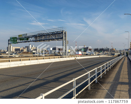 跨越大和川的近畿高速公路和大阪中央環狀線 117867759