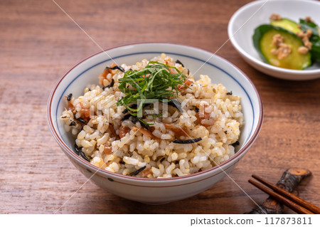 Hijiki and plum mixed rice (brown rice) Hijiki and plum mixed rice (brown rice) 117873811