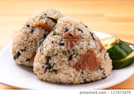 Plum, shiso and hijiki rice balls (brown rice) 117873870