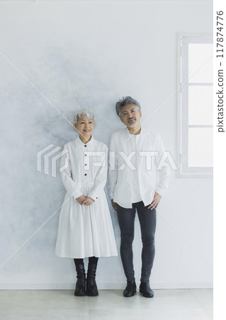 一對白髮 117874776