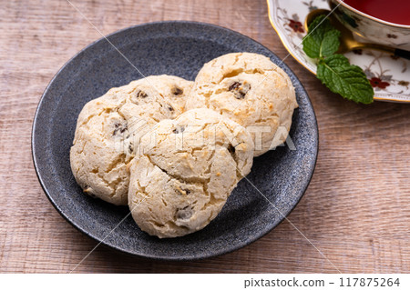 Rum raisin scones Rum raisin scones 117875264