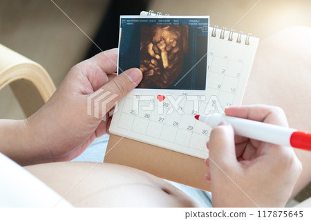 Pregnant women should prepare for childbirth by attending prenatal classes, packing a hospital bag, and arranging transportation. It essential to have a birth plan, ensure all necessary documents 117875645