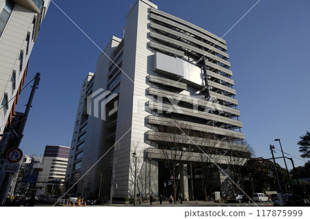 Located in front of the Oki Domon Gate of Shinjuku Gyoen National Garden [Yotsuya Community Center (Shinjuku Ward Office Branch Office, Library, Community Hall)] 117875999