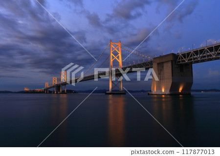 [香川縣]從瀨戶大橋紀念公園看到的“瀨戶大橋”夜景（點亮） 117877013