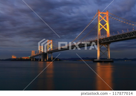 [香川縣]從瀨戶大橋紀念公園看到的“瀨戶大橋”夜景（點亮） 117877014
